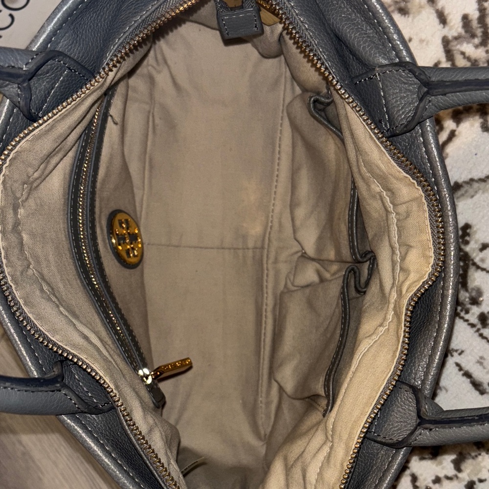 Tory Burch Jaden Horsebit Pebbled Leather Purse - Picture 4 of 16